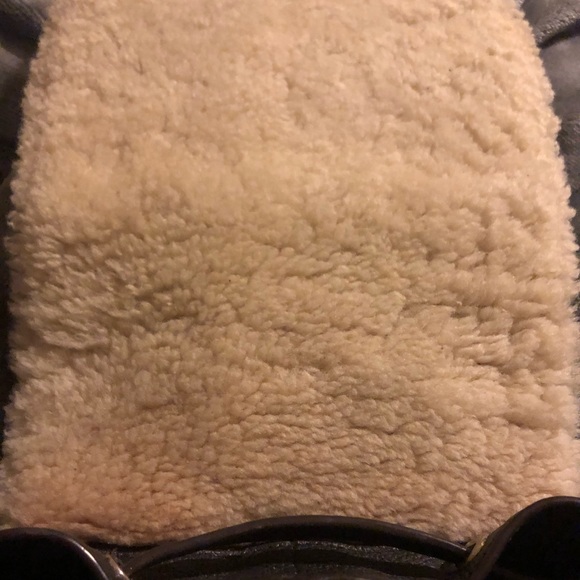 Shearling coach ( drawstring/mini backpack ) - Picture 2 of 8